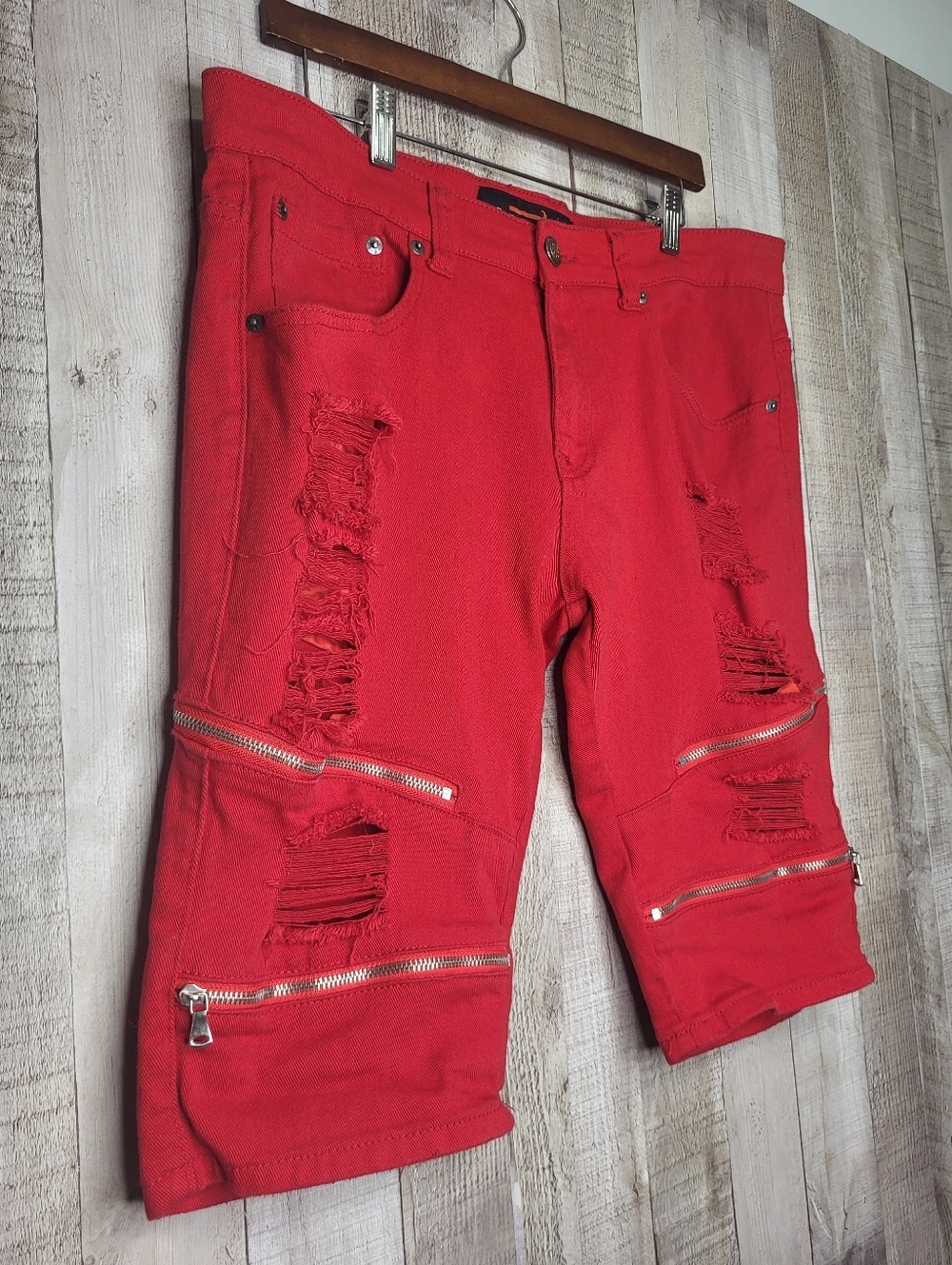 Copper Rivet Men's Distressed Red Zipper Detail Shorts. Size 36. - Picture 2 of 11